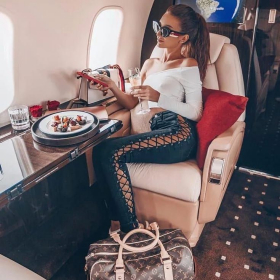 Вакансия хостес в лакшери!